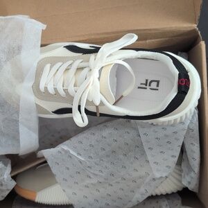 DeFlorance NWT women's casual shoes Asia Size 38 (US Size 6.5-7)